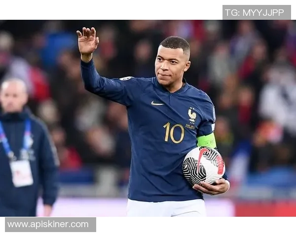 法国足球历史十大球星排名:从亨利到姆巴佩的传奇之路