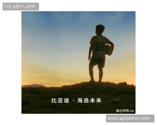 足球明星背影艺术表现探索展现运动精神与个人魅力的视觉盛宴