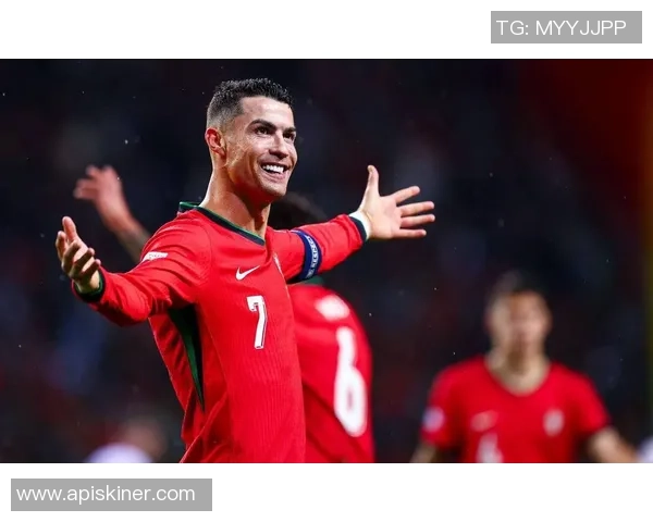 C罗再度诠释传奇精神以不屈意志引领足球世界新风潮